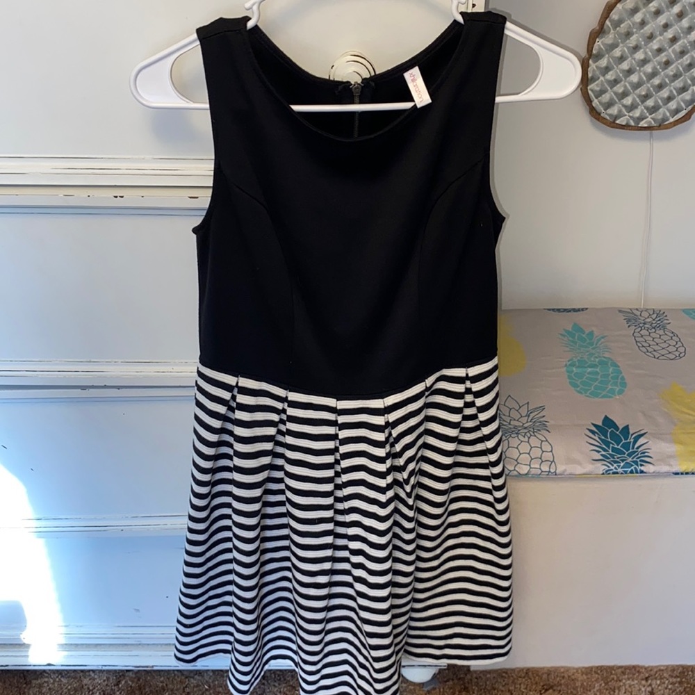Xhilaration Black and White Dress
